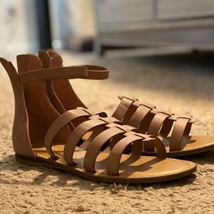 Flat sandals